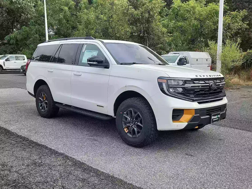 2025 Ford Expedition photo 1