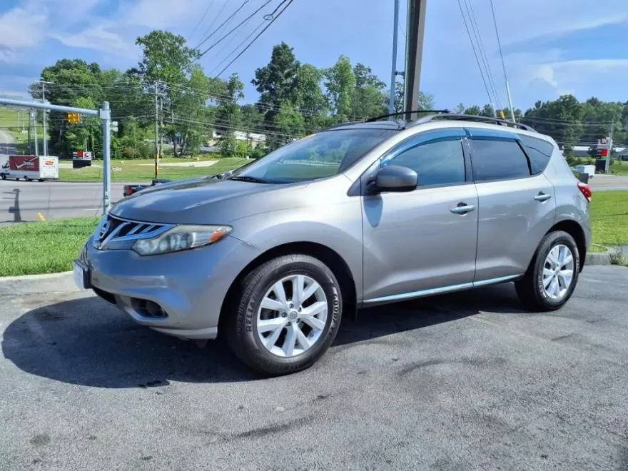2011 Nissan Murano SV photo 1