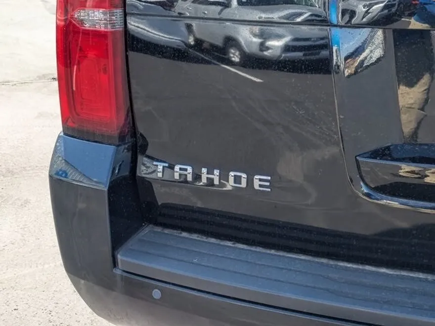 2017 Chevrolet Tahoe LT photo 1