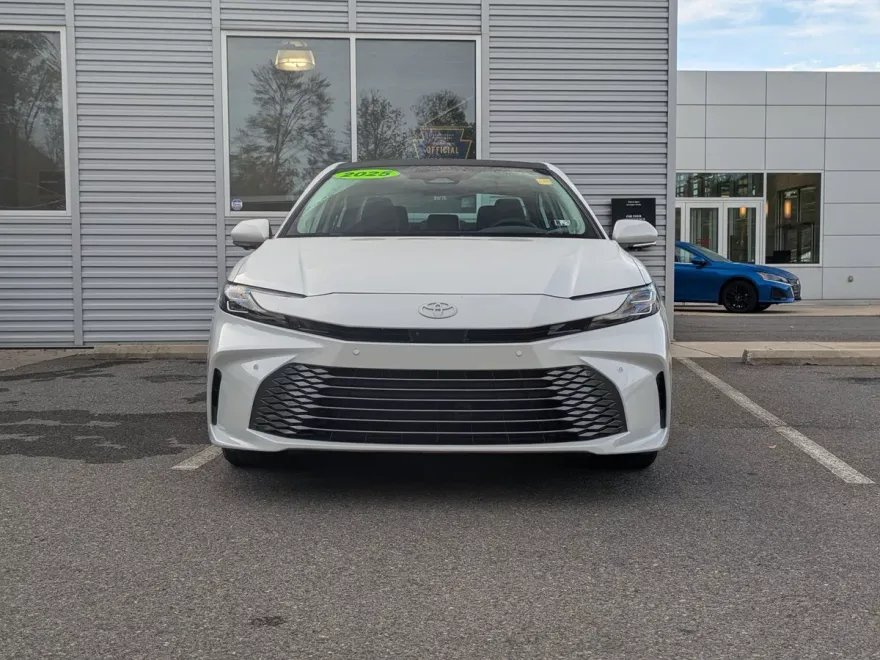 2025 Toyota Camry photo 1