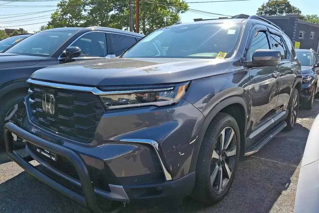 2023 Honda Pilot Touring photo 1
