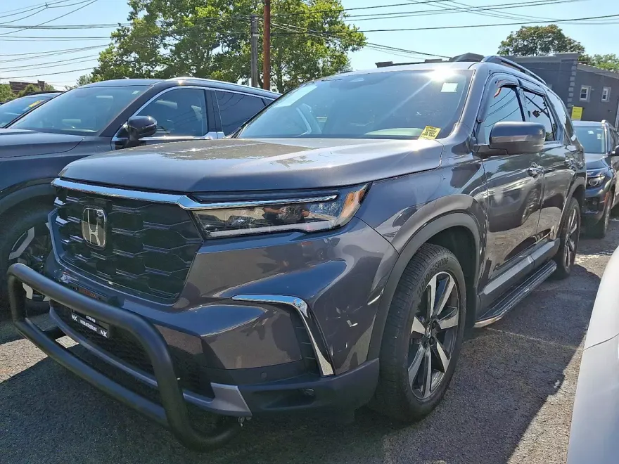 2023 Honda Pilot Touring photo 1