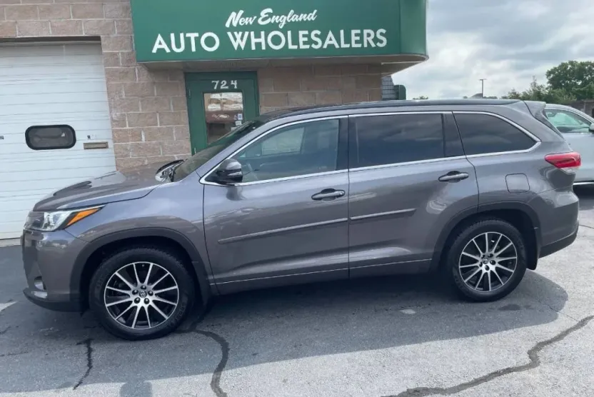 2018 Toyota Highlander XLE Sport photo 1