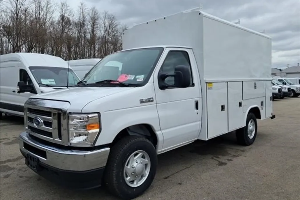 2025 Ford E-350 Base photo 1