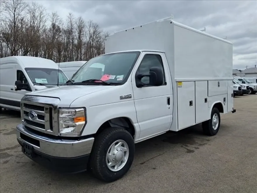 2025 Ford E-350 Base photo 1