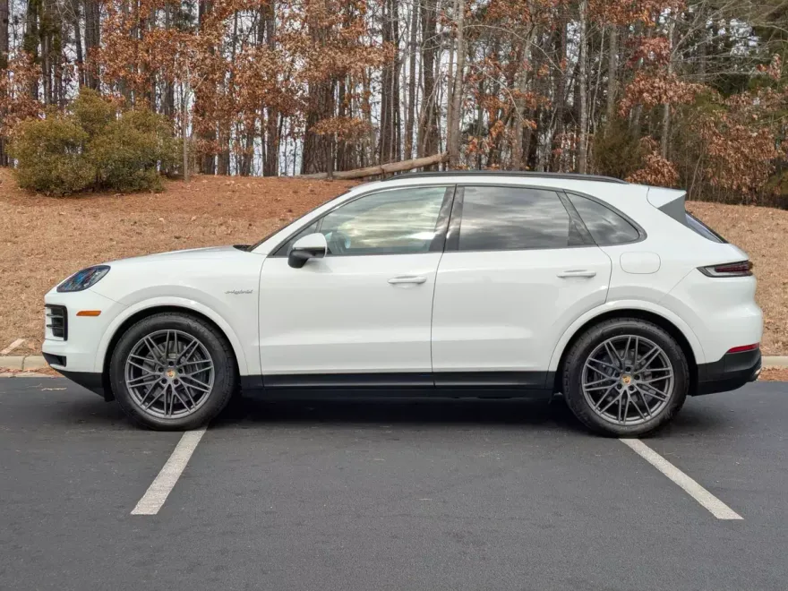 2024 Porsche Cayenne E-Hybrid photo 1