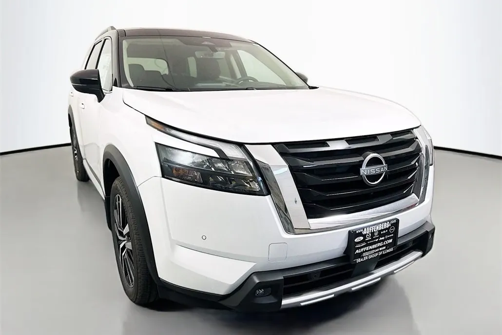 2025 Nissan Pathfinder Platinum photo 1