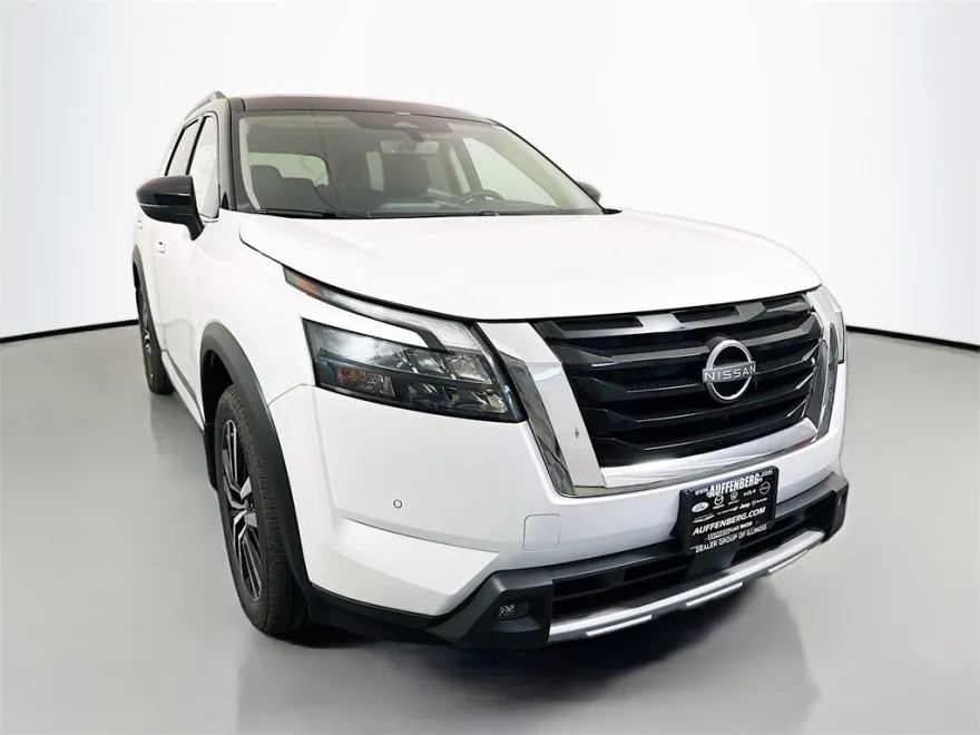 2025 Nissan Pathfinder Platinum photo 1