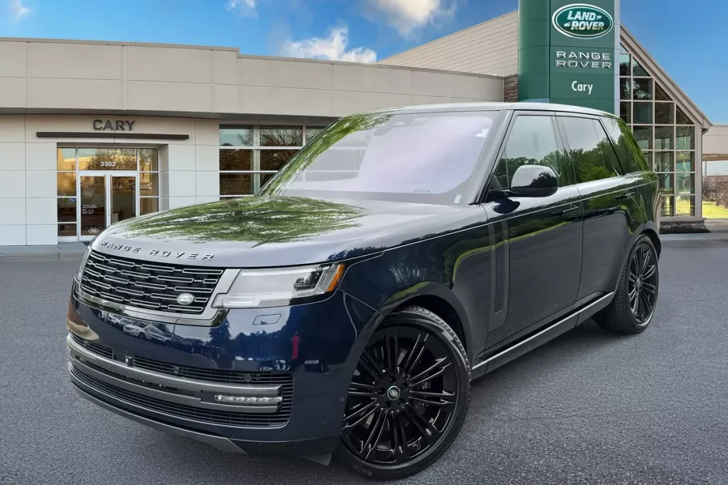 2023 Land Rover Range Rover SE photo 1