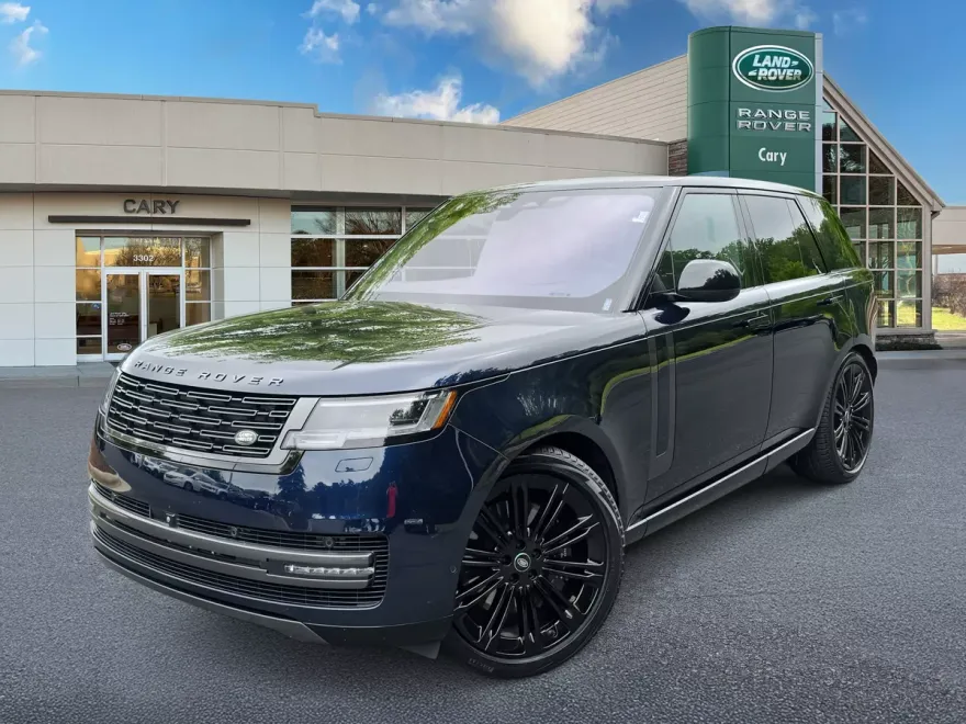 2023 Land Rover Range Rover SE photo 1