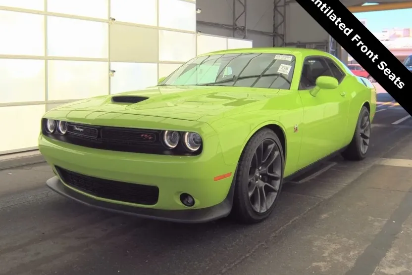 2023 Dodge Challenger R/T Scat Pack photo 1