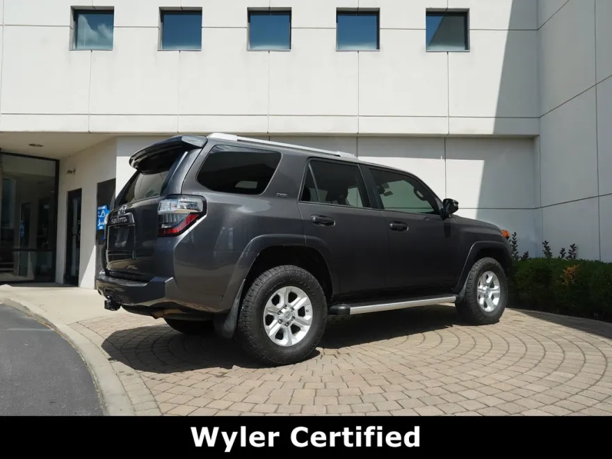 2017 Toyota 4Runner SR5 Premium photo 1