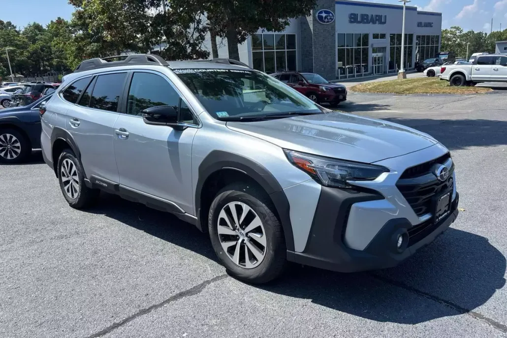 2025 Subaru Outback Premium photo 1