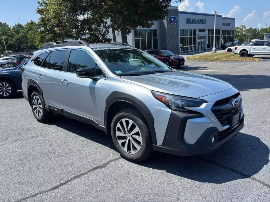 2025 Subaru Outback Premium photo 1