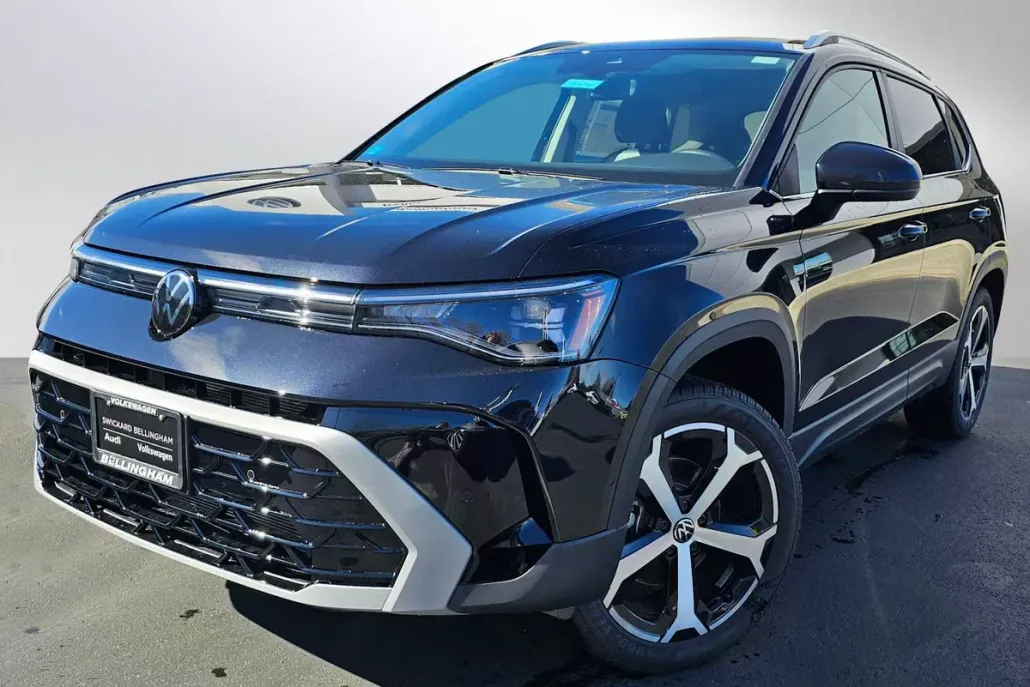 2025 Volkswagen Taos SEL photo 1