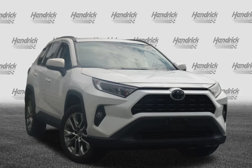 2020 Toyota RAV4 XLE Premium photo 1
