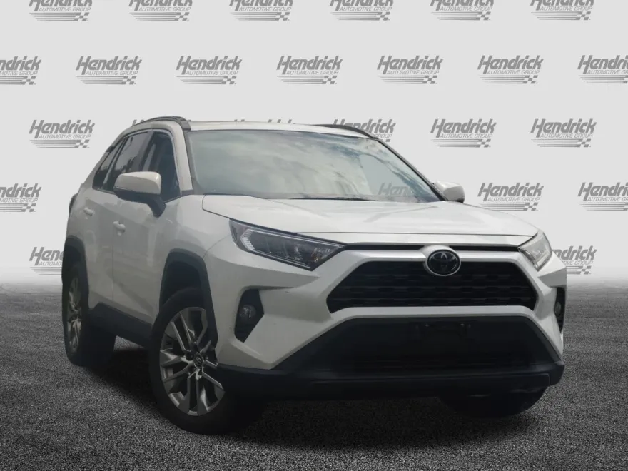 2020 Toyota RAV4 XLE Premium photo 1