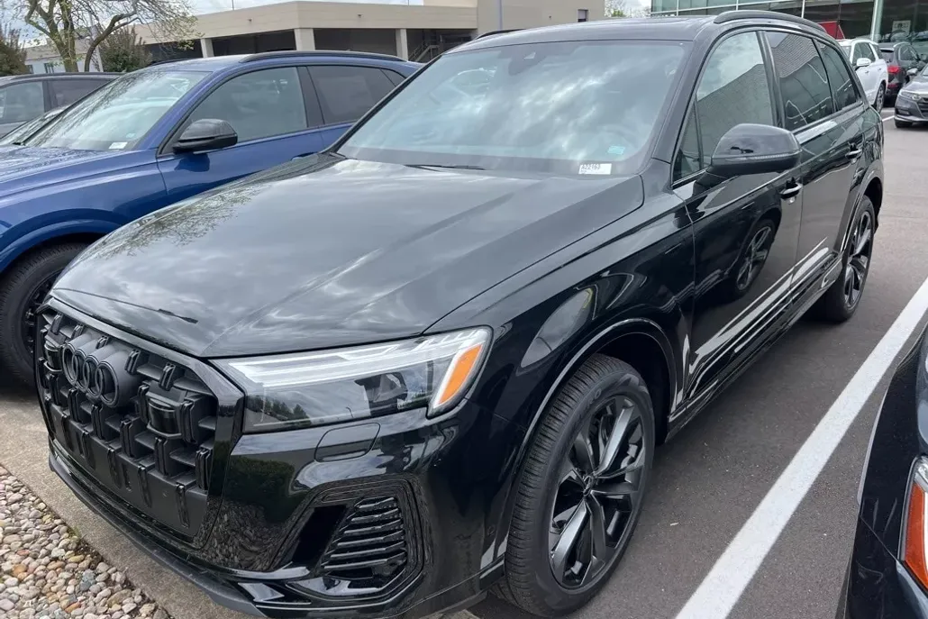 2025 Audi Q7 55 Premium Plus photo 1