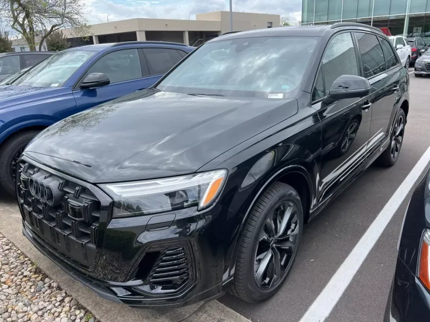 2025 Audi Q7 55 Premium Plus photo 1