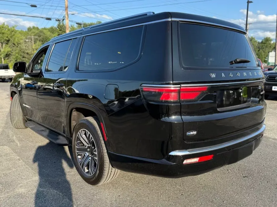 2024 Jeep Wagoneer L Series II photo 1