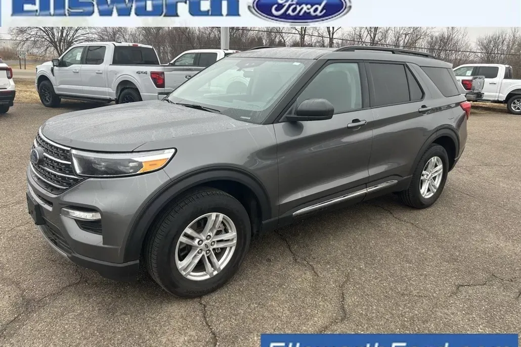 2023 Ford Explorer XLT photo 1