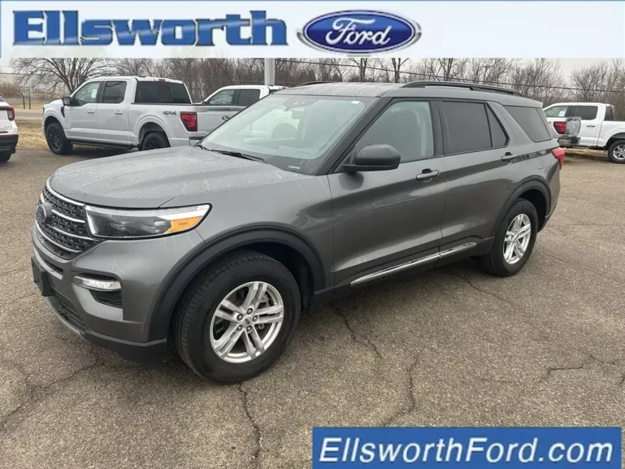 2023 Ford Explorer XLT photo 1