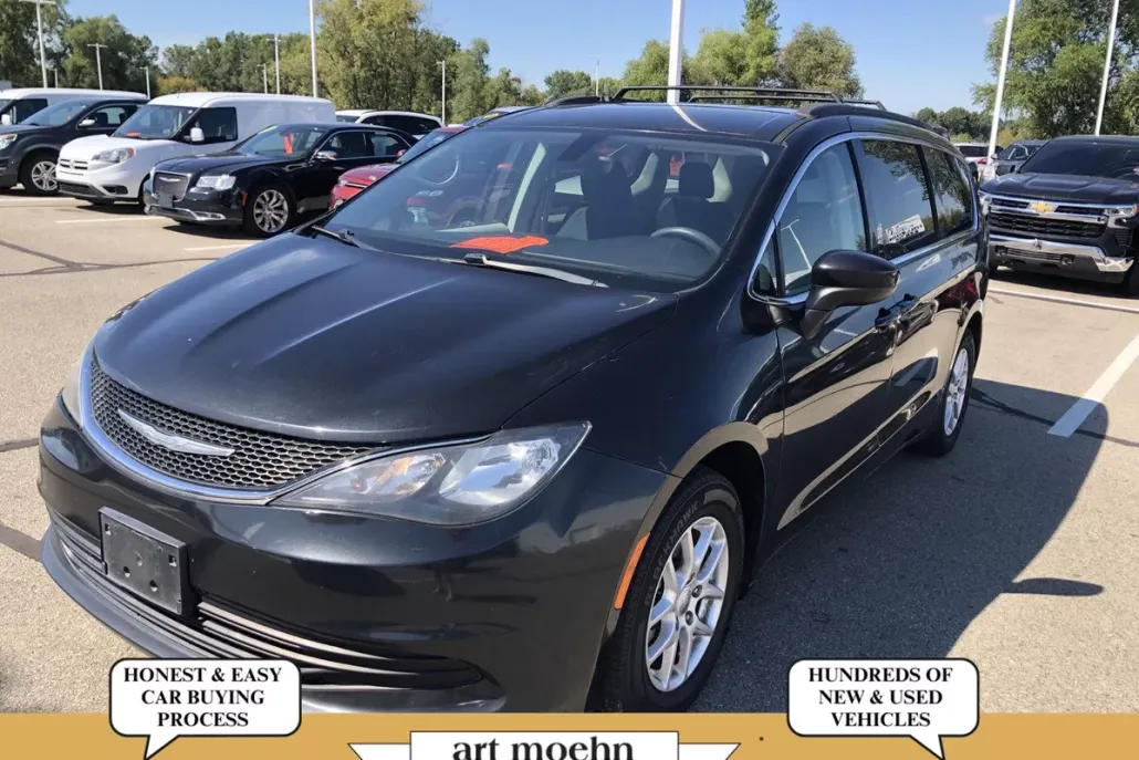 2017 Chrysler Pacifica Touring photo 1