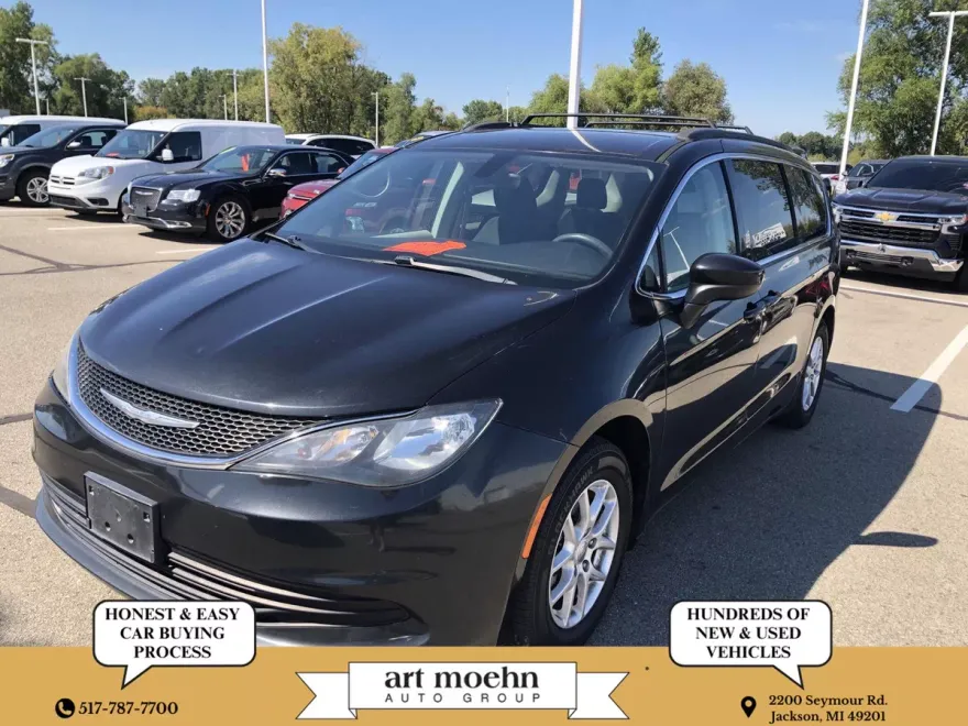 2017 Chrysler Pacifica Touring photo 1
