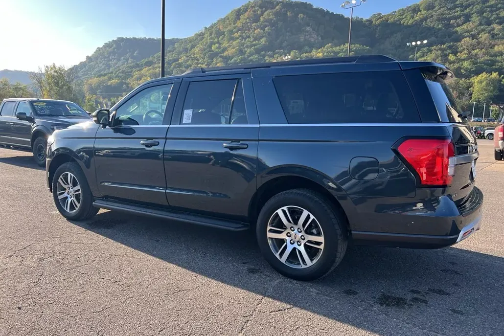 2024 Ford Expedition MAX XLT photo 1