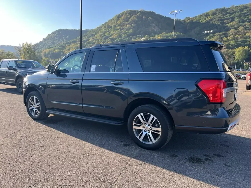 2024 Ford Expedition MAX XLT photo 1