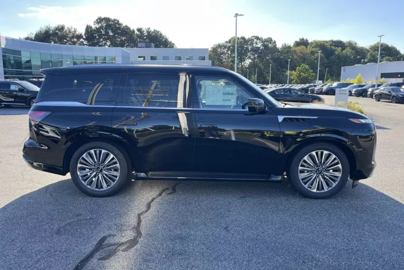 2026 Infiniti QX80 Luxe photo 1