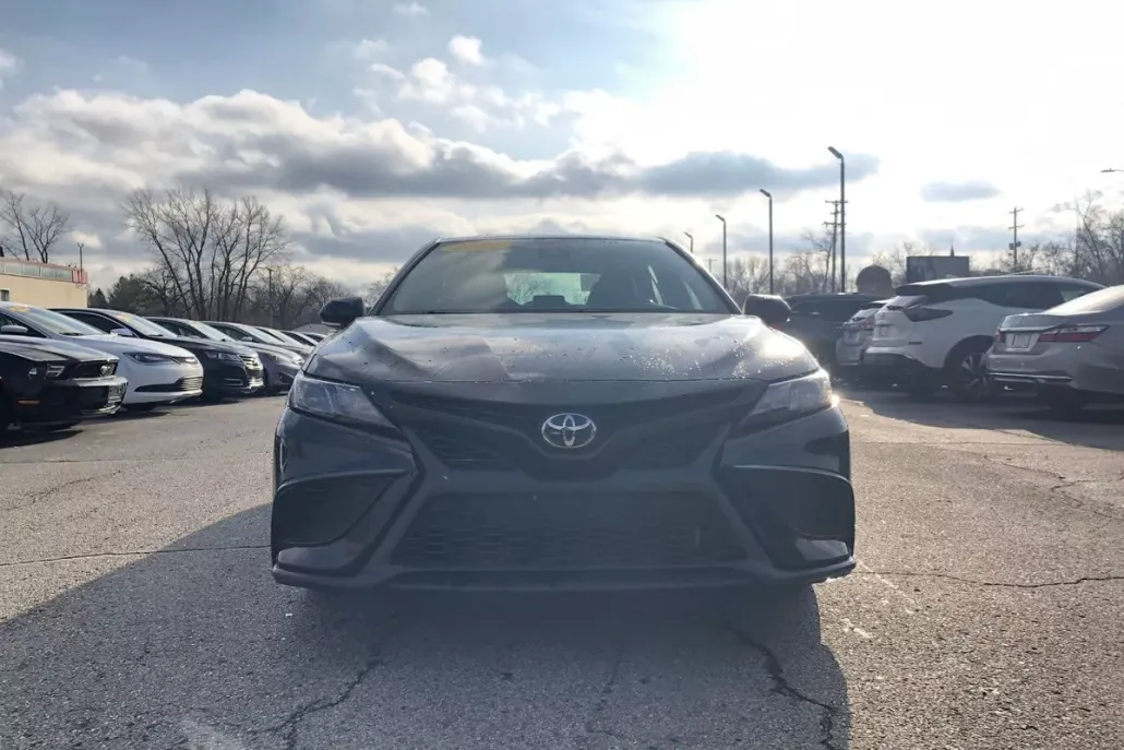 2022 Toyota Camry SE photo 1