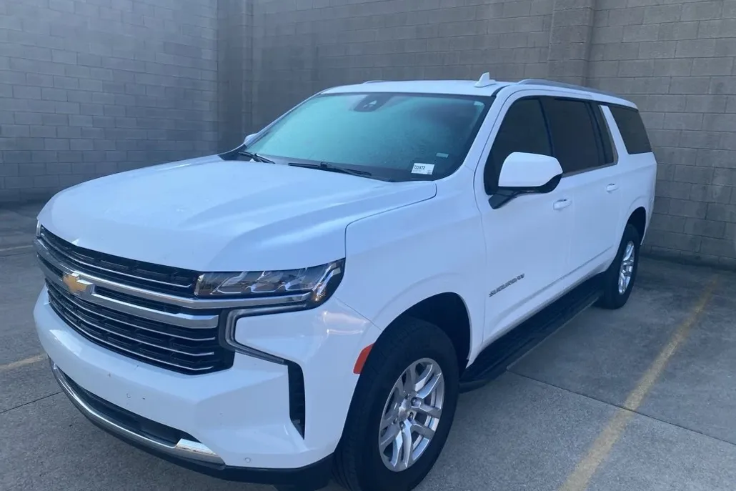 2024 Chevrolet Suburban LT photo 1