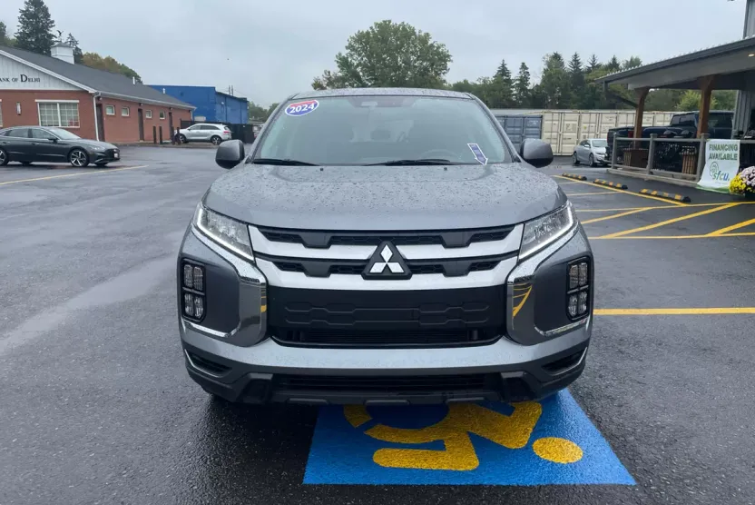 2024 Mitsubishi Outlander Sport ES photo 1