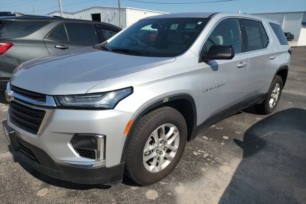2022 Chevrolet Traverse LS photo 1