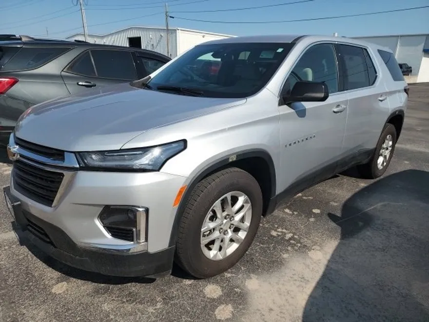 2022 Chevrolet Traverse LS photo 1