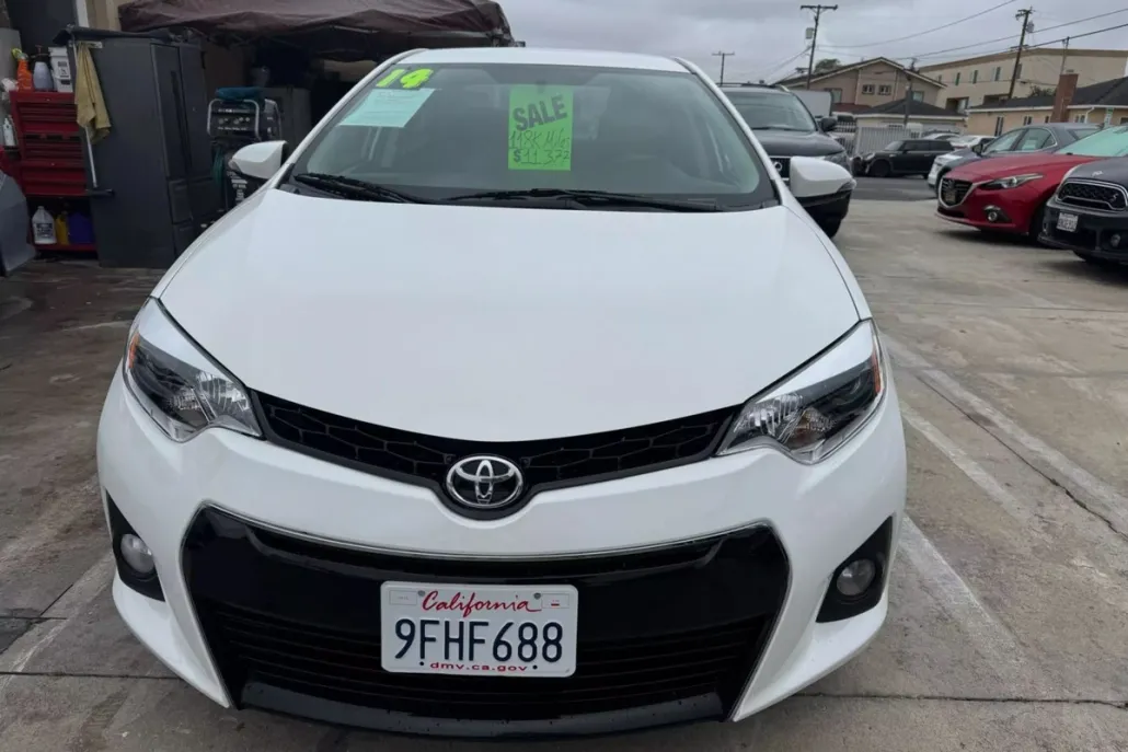 2014 Toyota Corolla Plus photo 1