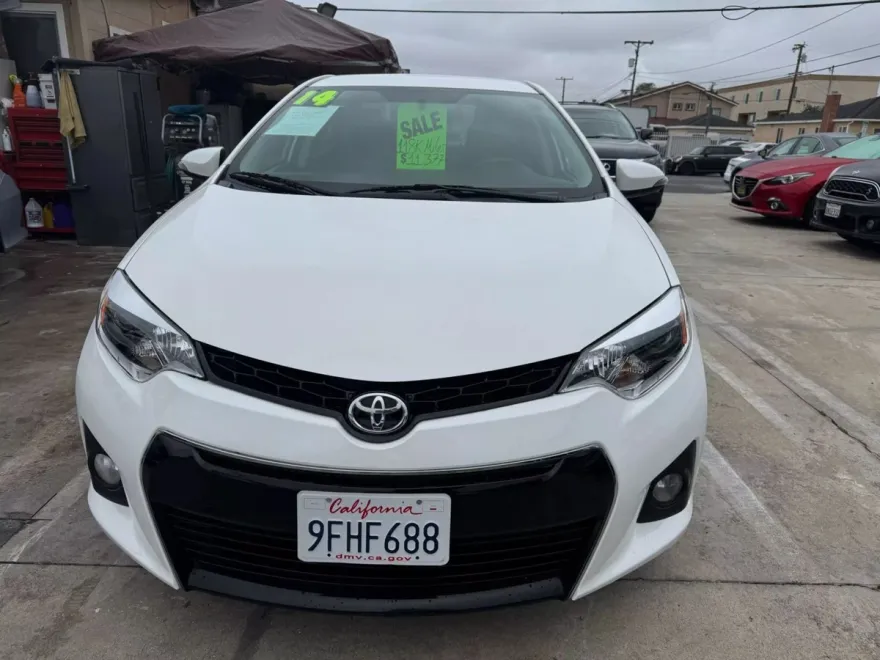 2014 Toyota Corolla Plus photo 1