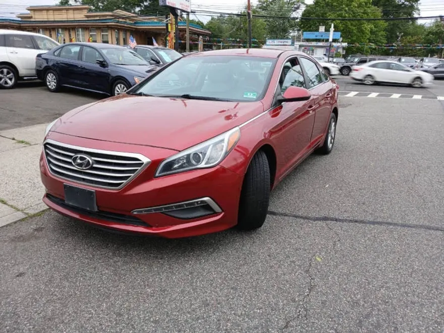 2015 Hyundai Sonata SE photo 1