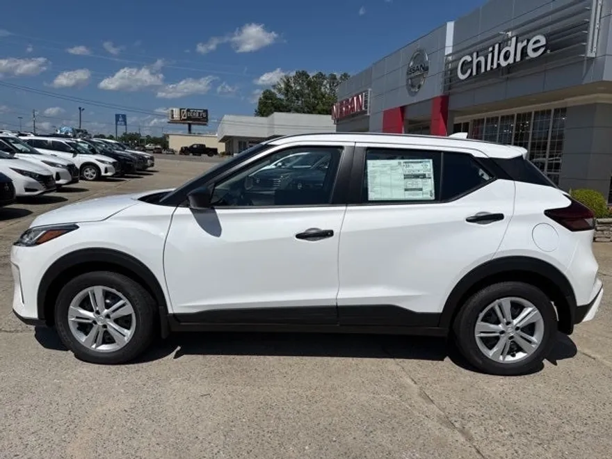 2025 Nissan Kicks Play S photo 1