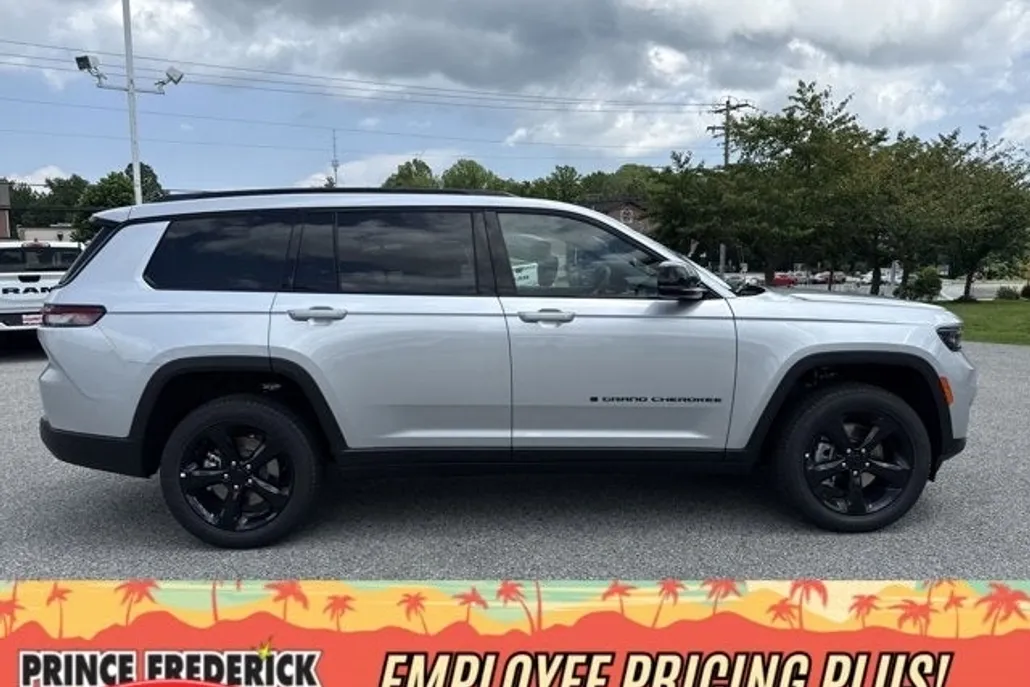 2025 Jeep Grand Cherokee Limited photo 1