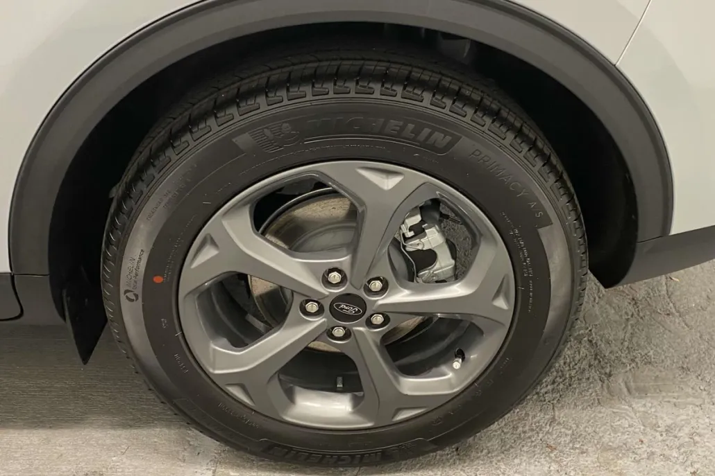 2025 Ford Escape ST-Line photo 1