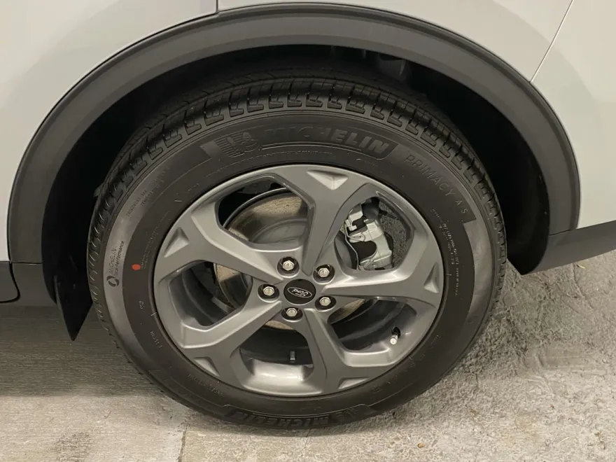 2025 Ford Escape ST-Line photo 1