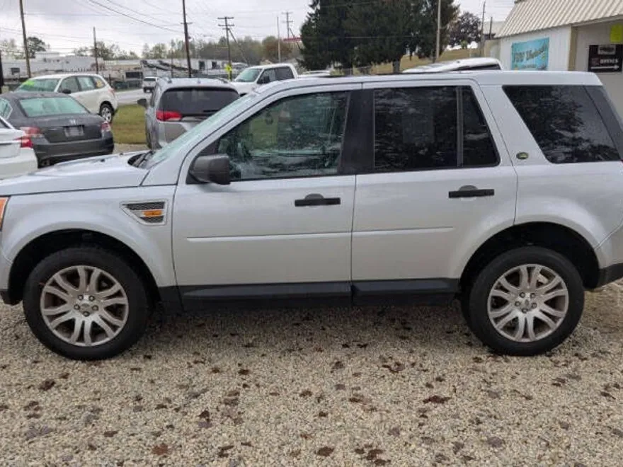 2008 Land Rover LR2 SE photo 1