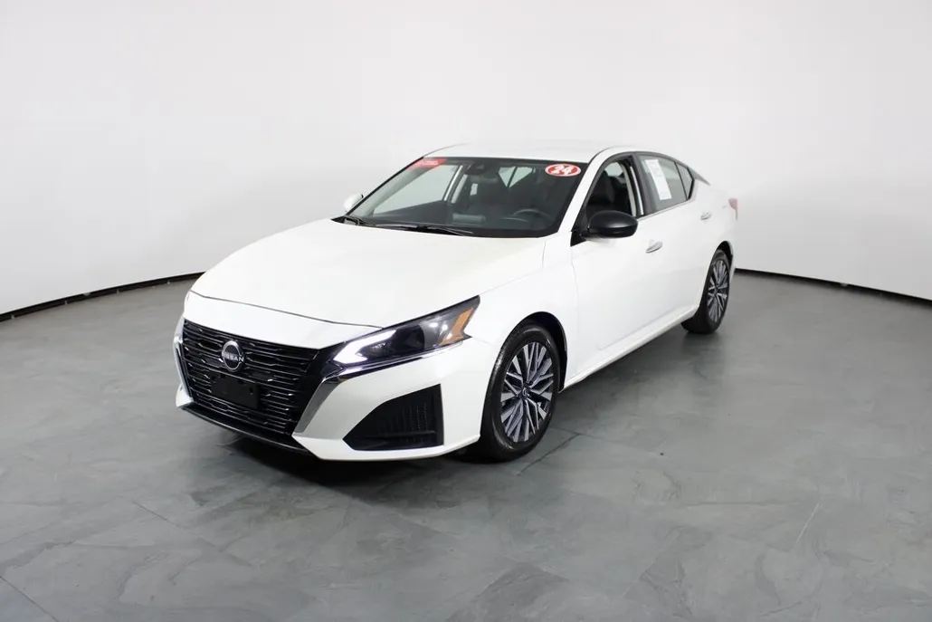 2024 Nissan Altima 2.5 SV photo 1