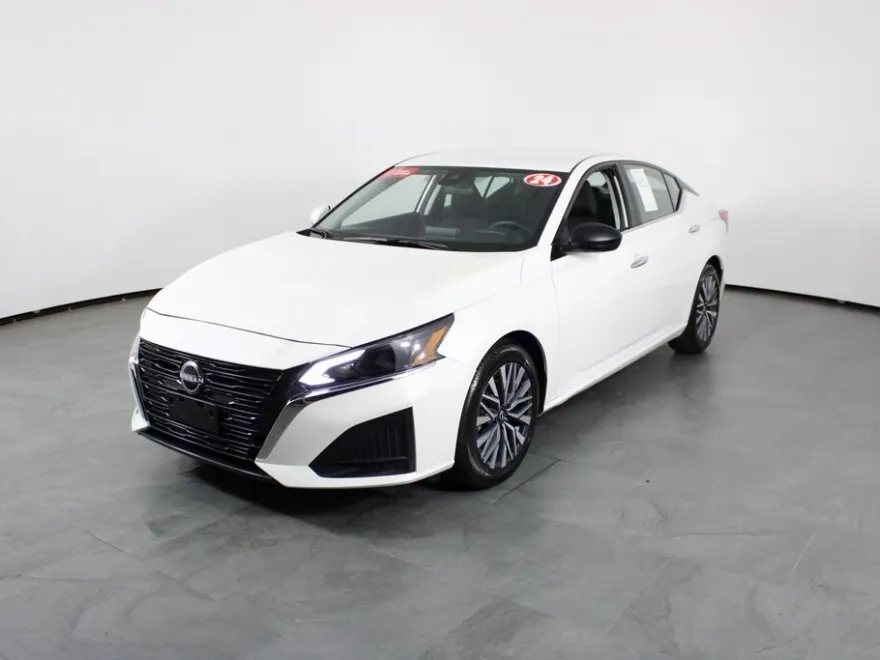 2024 Nissan Altima 2.5 SV photo 1