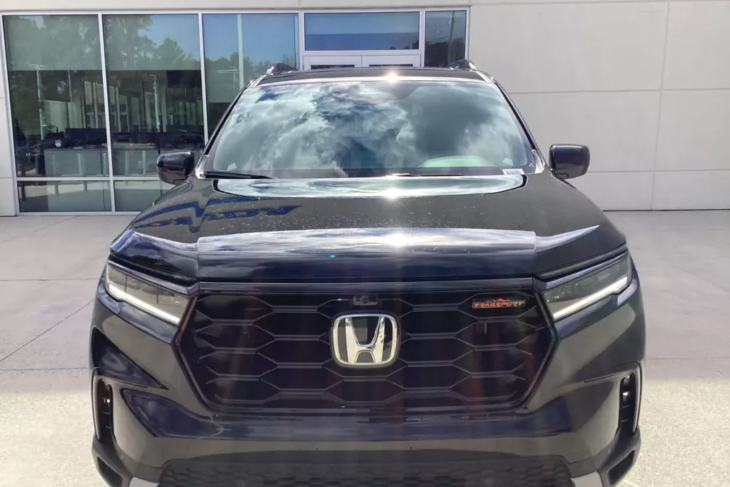 2025 Honda Pilot TrailSport photo 1