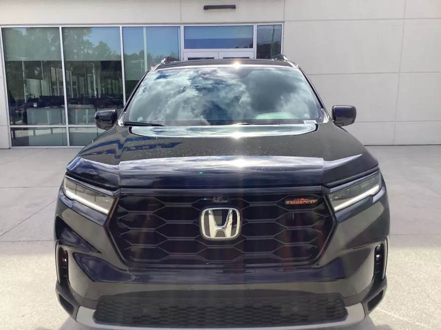 2025 Honda Pilot TrailSport photo 1