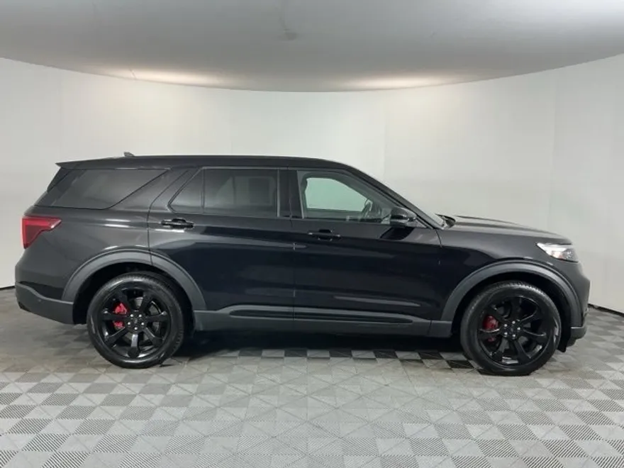 2022 Ford Explorer ST photo 1