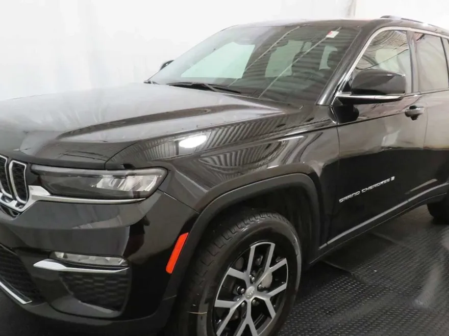 2024 Jeep Grand Cherokee Limited photo 1
